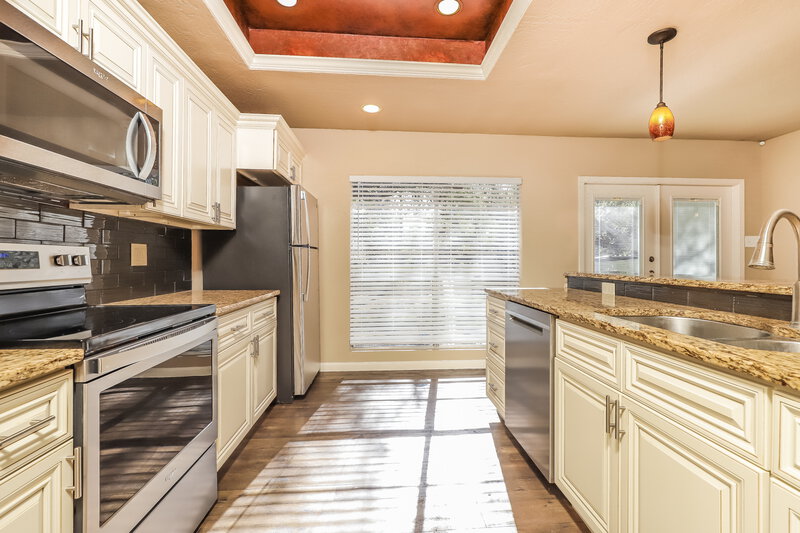 2,280/Mo, 6138 Bloomwood St San Antonio, TX 78249 Kitchen View 2