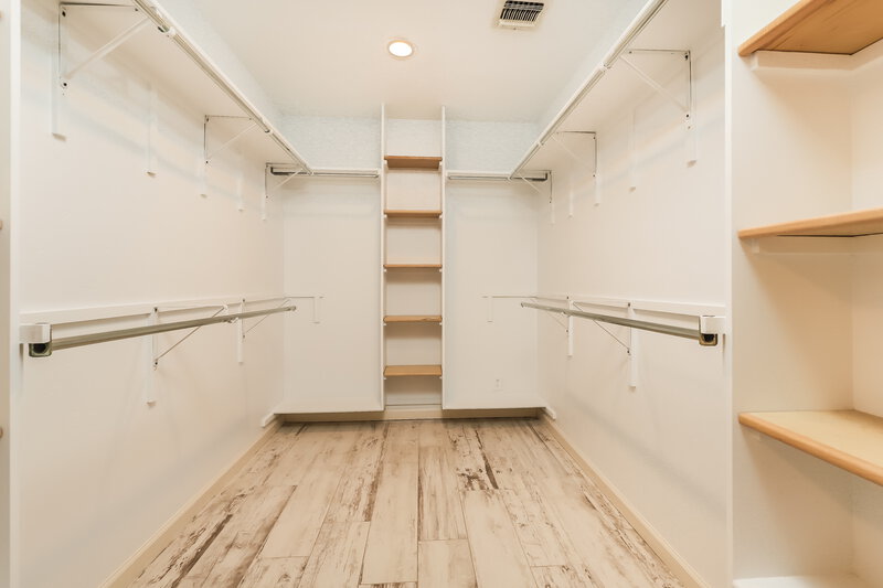 2,280/Mo, 6138 Bloomwood St San Antonio, TX 78249 Walk In Closet View