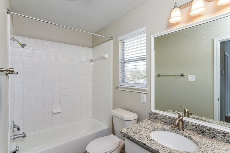 2,270/Mo, 10114 Shetland Gate San Antonio, TX 78254 Bathroom View