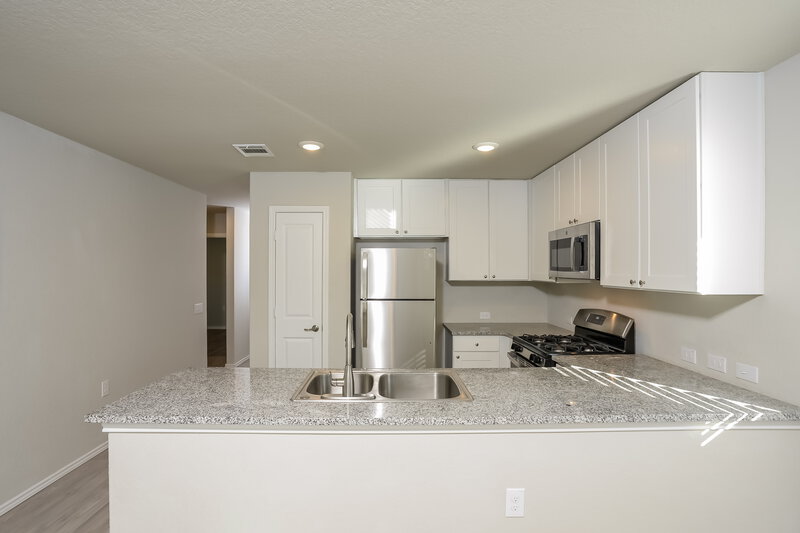 1,620/Mo, 13115 Ashworth Blvd San Antonio, TX 78221 Kitchen View