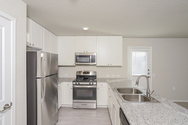 1,620/Mo, 13115 Ashworth Blvd San Antonio, TX 78221 Kitchen View 2