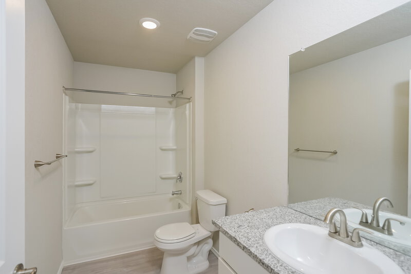 1,620/Mo, 13115 Ashworth Blvd San Antonio, TX 78221 Main Bathroom View