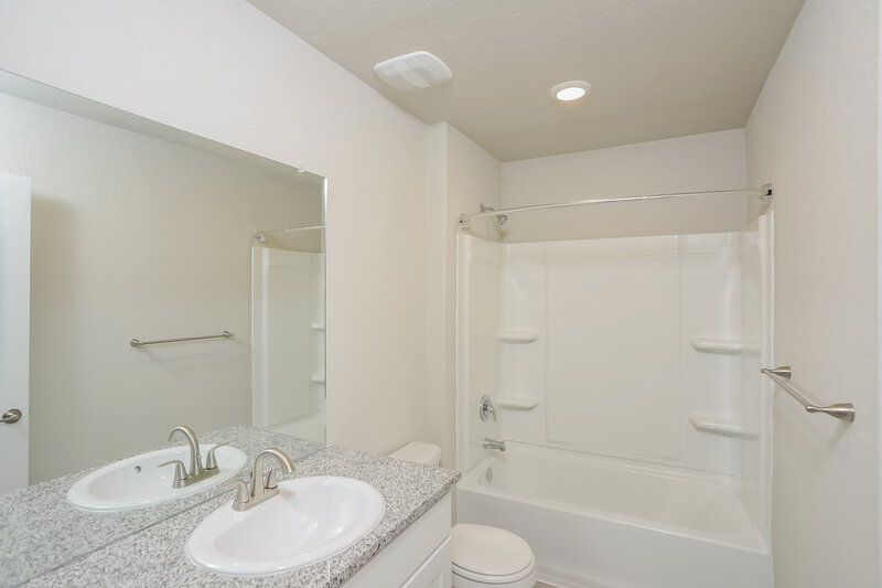 1,620/Mo, 13115 Ashworth Blvd San Antonio, TX 78221 Bathroom View