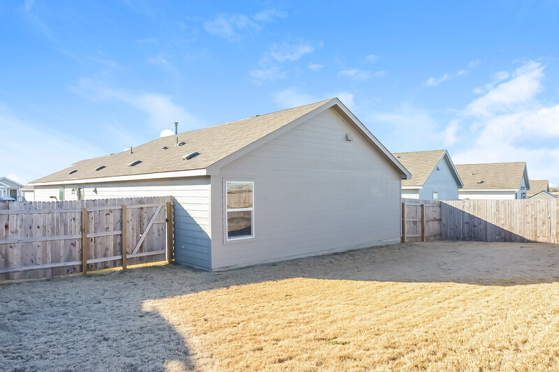 1,620/Mo, 13115 Ashworth Blvd San Antonio, TX 78221 Rear View