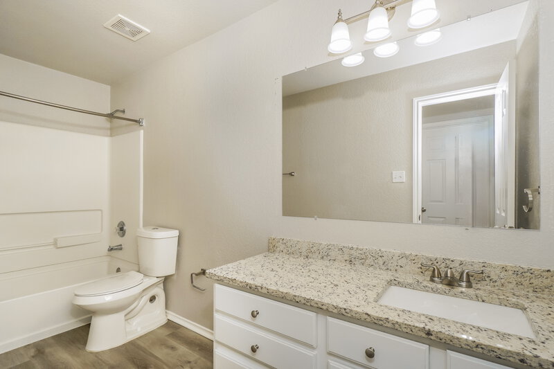 1,920/Mo, 27218 Lasso Bnd San Antonio, TX 78260 Bathroom View