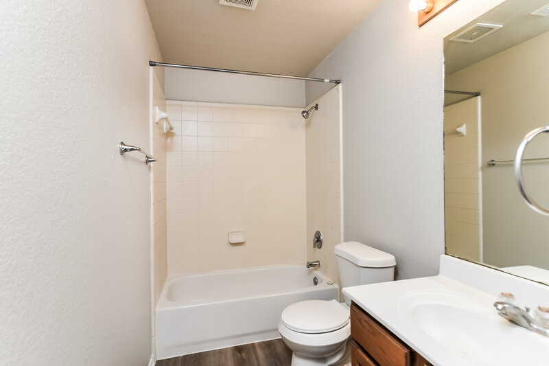 2,615/Mo, 111 Eagle Vail San Antonio, TX 78258 Bathroom View