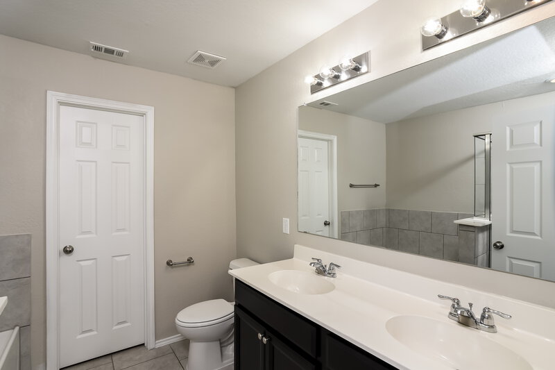 2,020/Mo, 10730 Castello Cyn San Antonio, TX 78254 Main Bathroom View