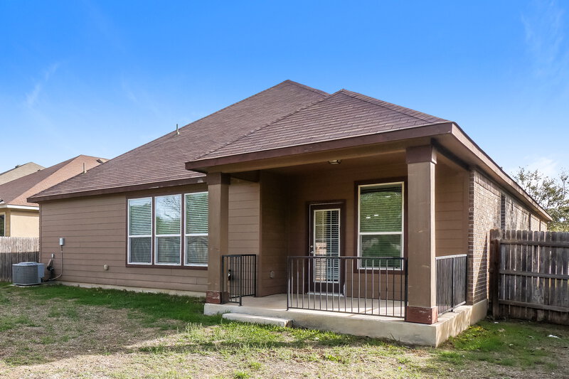 2,400/Mo, 20107 Silver Strm San Antonio, TX 78259 Rear View
