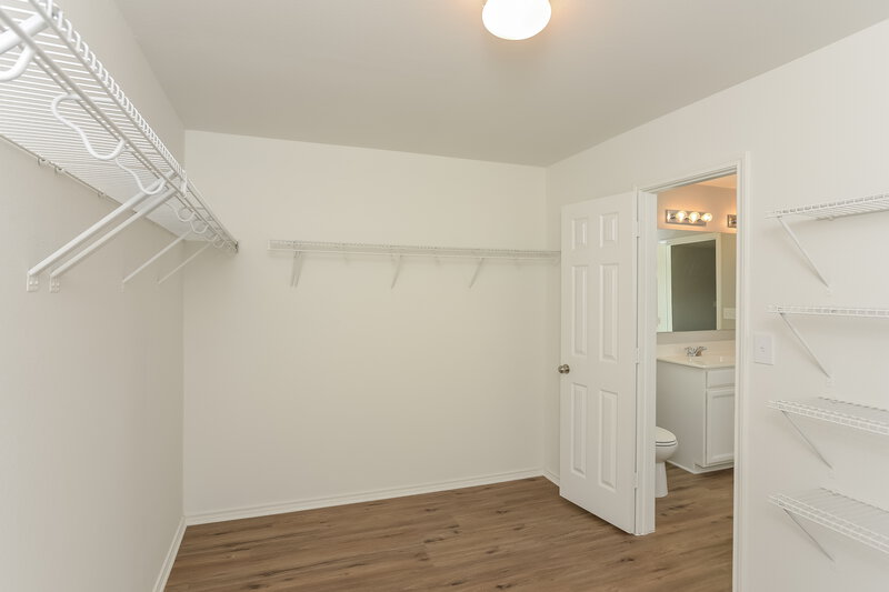 2,870/Mo, 27402 Emilie Cyn San Antonio, TX 78260 Walk In Closet View