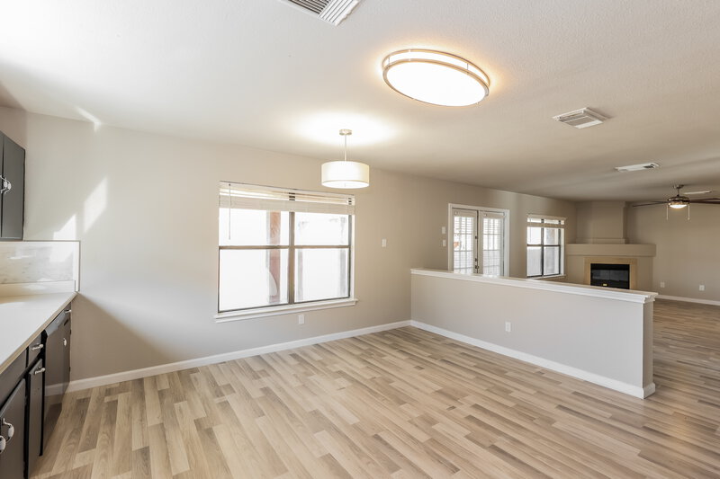 2,105/Mo, 13407 Alder Creek Dr San Antonio, TX 78247 Dining Room View