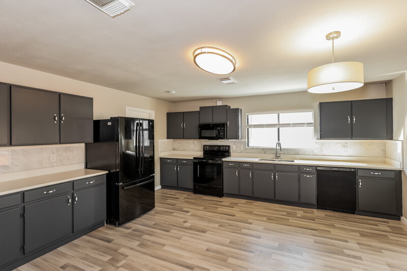 2,105/Mo, 13407 Alder Creek Dr San Antonio, TX 78247 Kitchen View 2