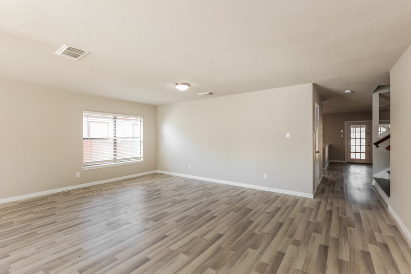 2,105/Mo, 13407 Alder Creek Dr San Antonio, TX 78247 Family Room View 2