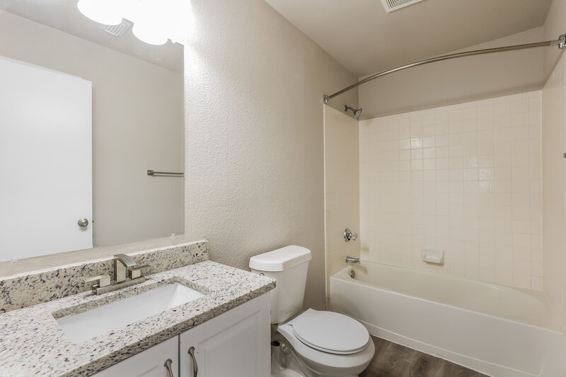 2,105/Mo, 13407 Alder Creek Dr San Antonio, TX 78247 Bathroom View