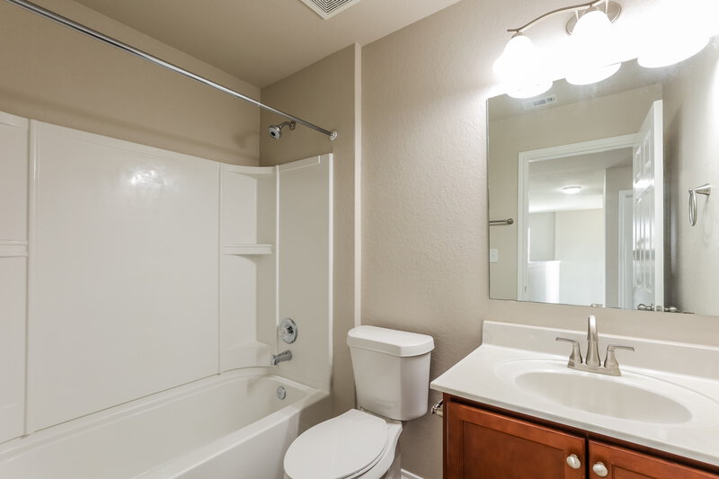 1,920/Mo, 10822 Rosin Jaw Trl San Antonio, TX 78245 Bathroom View 2