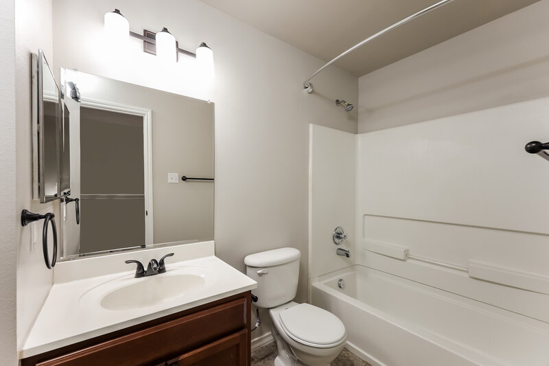 1,680/Mo, 6307 Aspen Hl San Antonio, TX 78238 Bathroom View