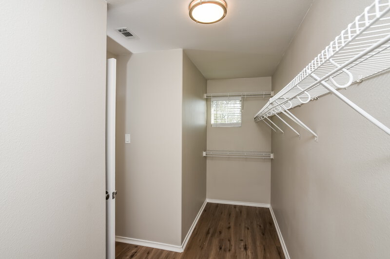 2,045/Mo, 9202 Hilltop Crossing Dr San Antonio, TX 78251 Amenities View