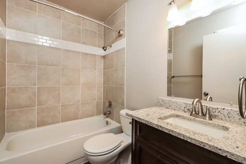 1,640/Mo, 10614 Cherry Laurel San Antonio, TX 78245 Main Bathroom View 2