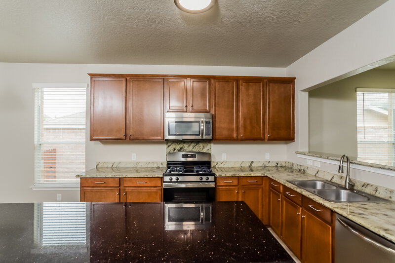 1,595/Mo, 12443 Old Glory Ave San Antonio, TX 78253 Kitchen View 3