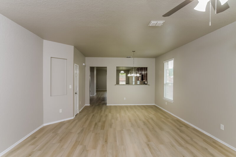 1,595/Mo, 12443 Old Glory Ave San Antonio, TX 78253 Family Room View