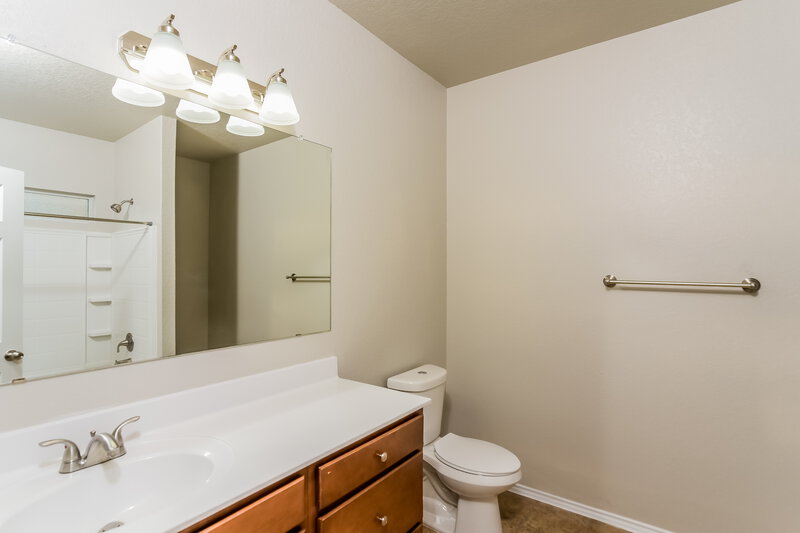 1,595/Mo, 12443 Old Glory Ave San Antonio, TX 78253 Main Bathroom View