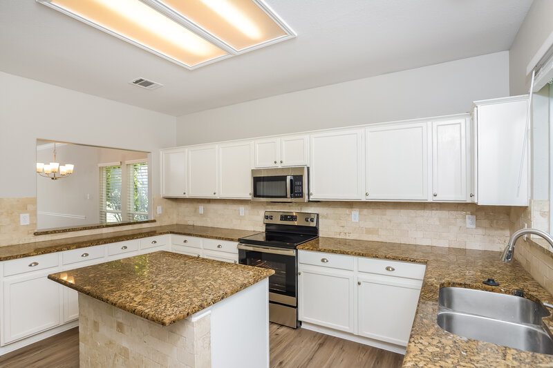 1,985/Mo, 8639 Sunny Oaks San Antonio, TX 78250 Kitchen View 2