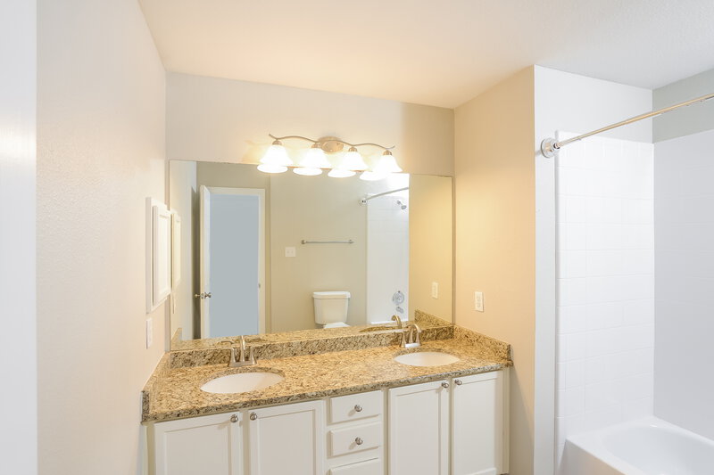 1,985/Mo, 8639 Sunny Oaks San Antonio, TX 78250 Main Bathroom View