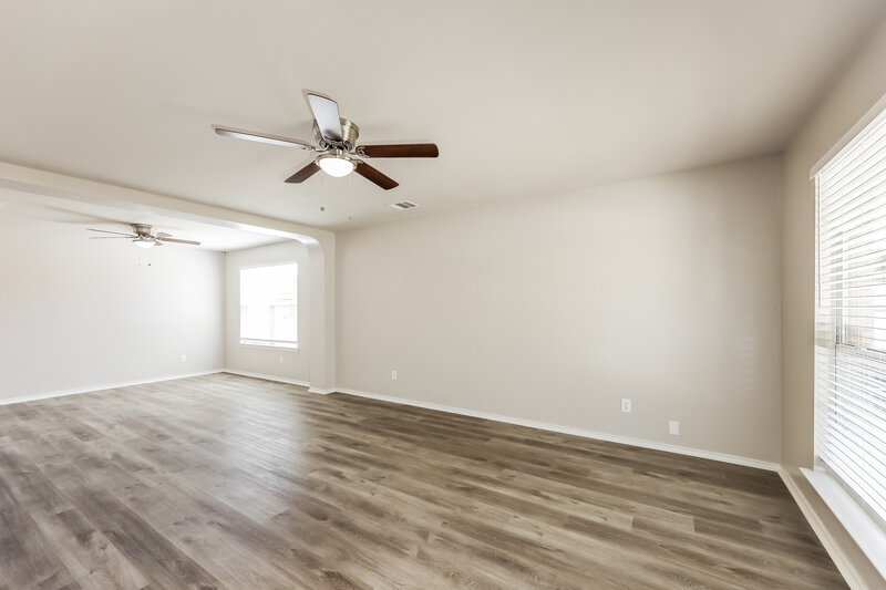 2,195/Mo, 410 Rustic Stable San Antonio, TX 78227 Living Room View 2