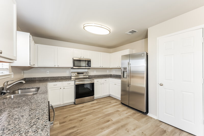 2,195/Mo, 410 Rustic Stable San Antonio, TX 78227 Kitchen View 2