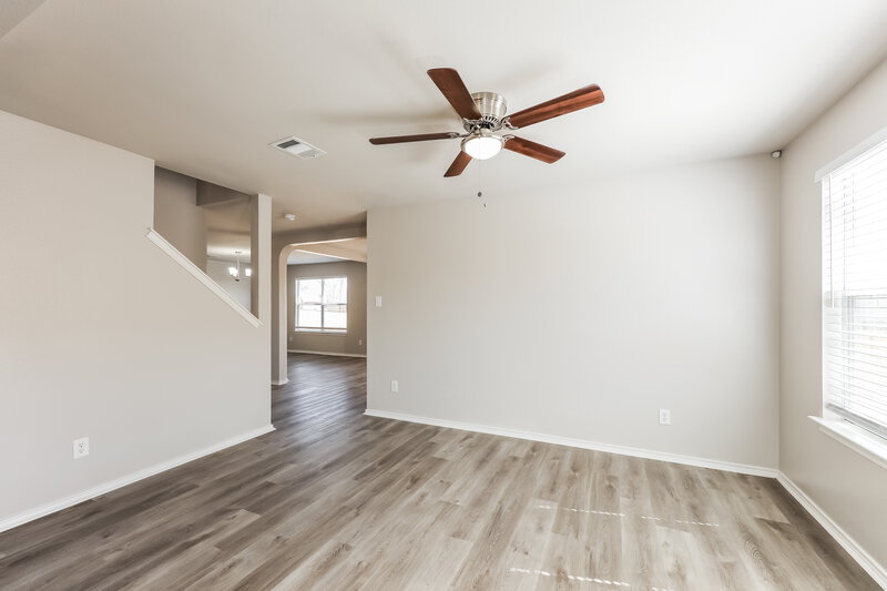 2,195/Mo, 410 Rustic Stable San Antonio, TX 78227 Sitting Room View