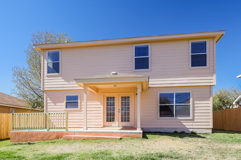 2,195/Mo, 410 Rustic Stable San Antonio, TX 78227 Rear View