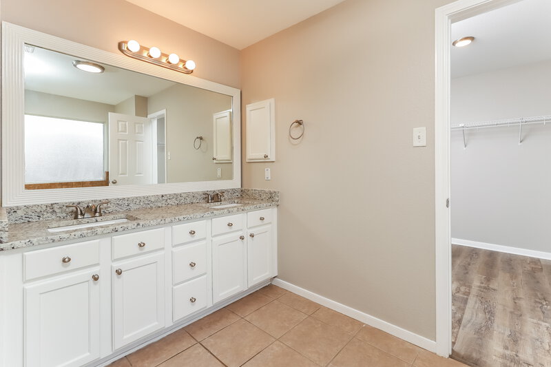 2,095/Mo, 2125 Warwick Pl New Braunfels, TX 78130 Main Bathroom View