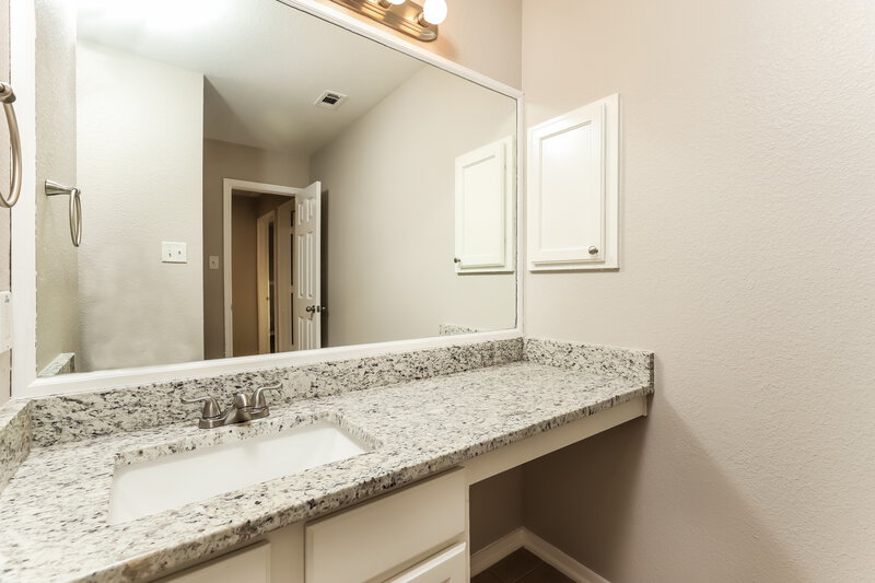 2,095/Mo, 2125 Warwick Pl New Braunfels, TX 78130 Bathroom View