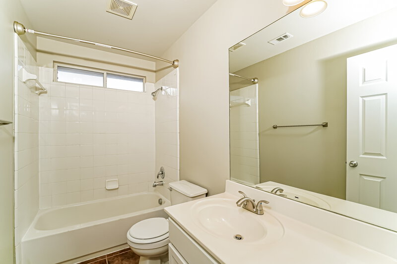 2,225/Mo, 552 Foxford Run Dr Schertz, TX 78108 Main Bathroom View
