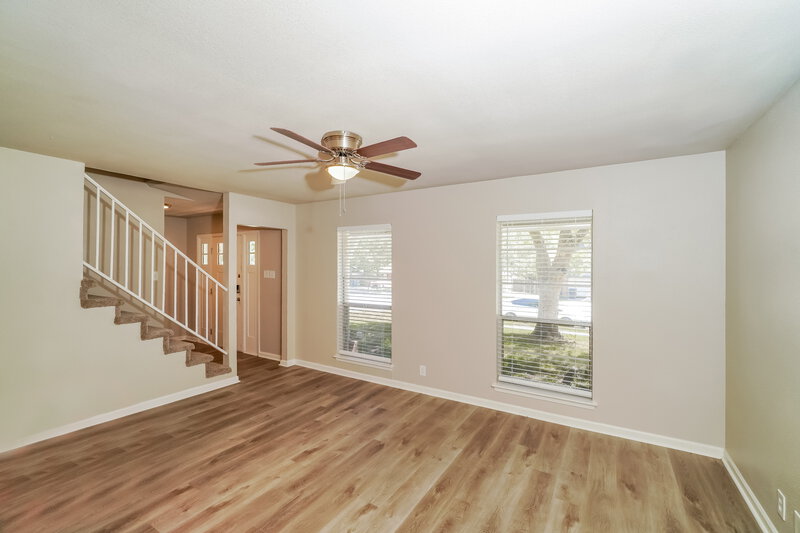 2,710/Mo, 5106 Risada St San Antonio, TX 78233 Living Room View 3