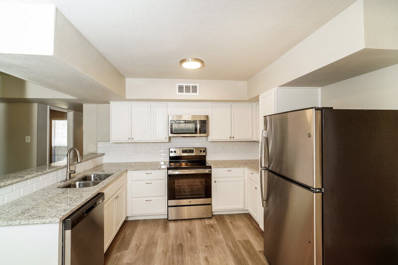 2,710/Mo, 5106 Risada St San Antonio, TX 78233 Kitchen View