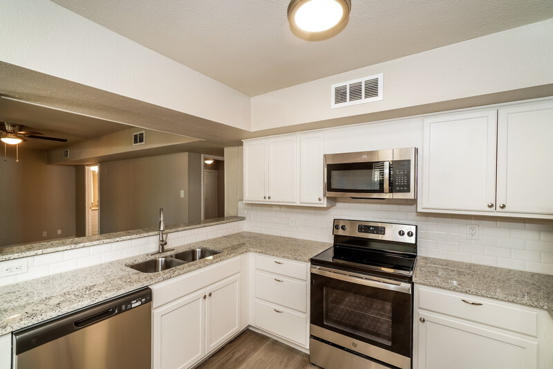 2,710/Mo, 5106 Risada St San Antonio, TX 78233 Kitchen View 2