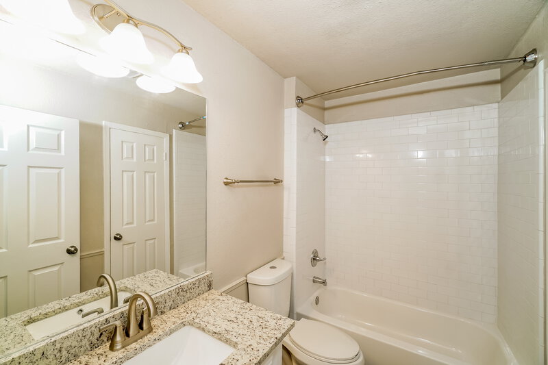 2,710/Mo, 5106 Risada St San Antonio, TX 78233 Bathroom View