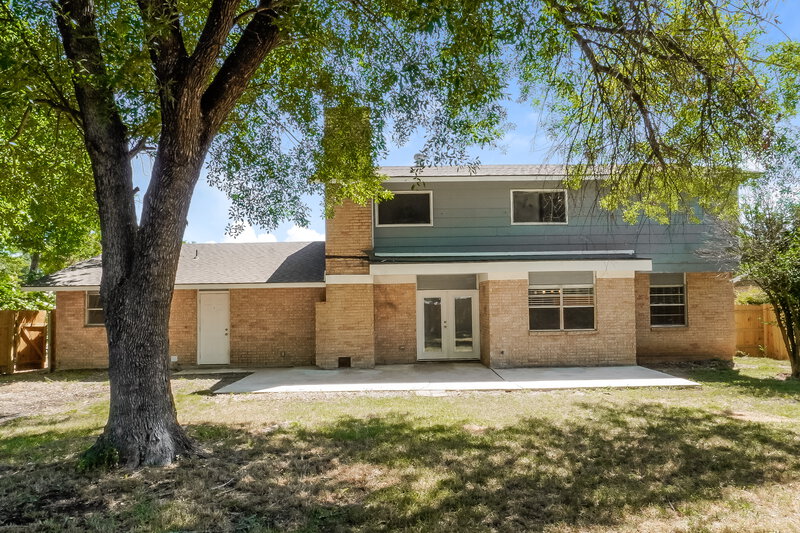 2,710/Mo, 5106 Risada St San Antonio, TX 78233 Rear View
