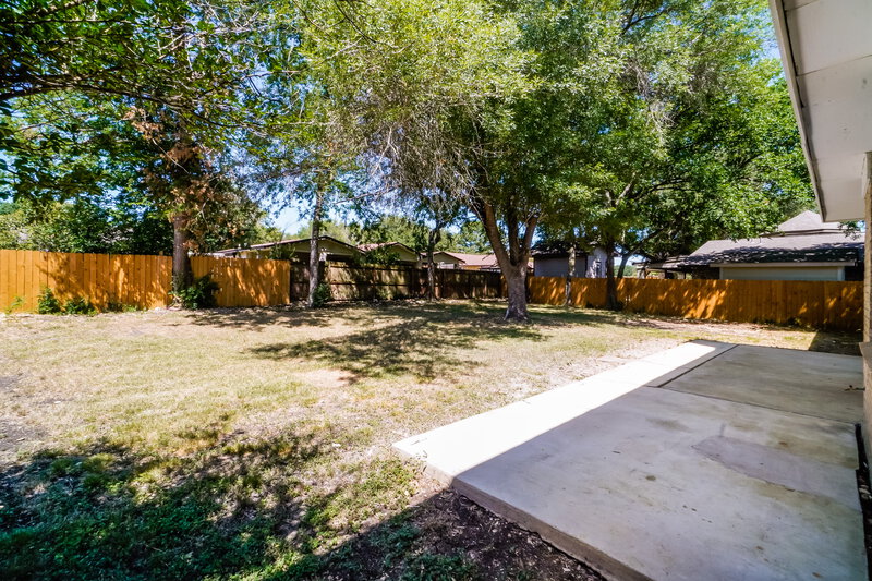 2,710/Mo, 5106 Risada St San Antonio, TX 78233 Rear View 2