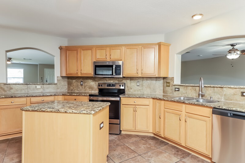 2,185/Mo, 8527 Cheyenne Blf Converse, TX 78109 Kitchen View 2