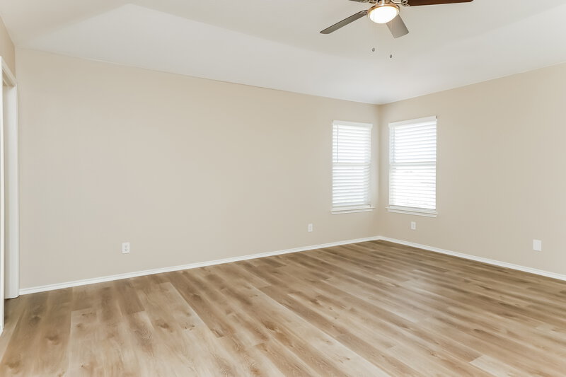 2,185/Mo, 8527 Cheyenne Blf Converse, TX 78109 Main Bedroom View 2