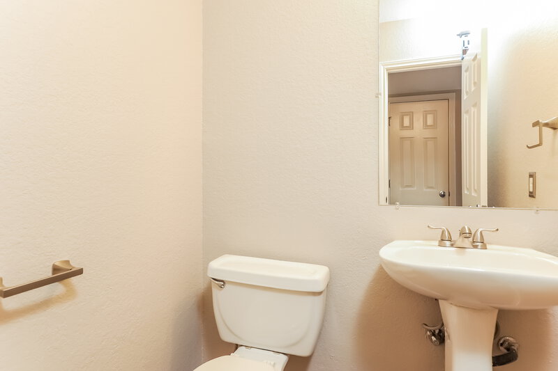 2,185/Mo, 8527 Cheyenne Blf Converse, TX 78109 Bathroom View