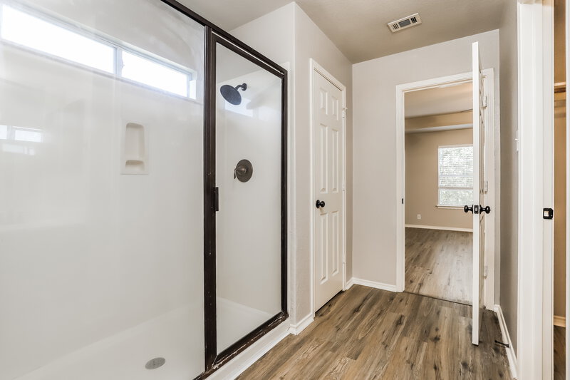 1,815/Mo, 2123 Dodge Dr New Braunfels, TX 78130 Main Bathroom View