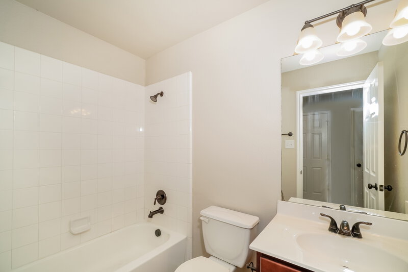 2,275/Mo, 2123 Dodge Dr New Braunfels, TX 78130 Bathroom View