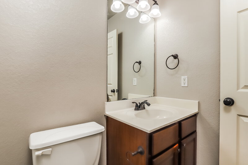 1,815/Mo, 2123 Dodge Dr New Braunfels, TX 78130 Bathroom View 2