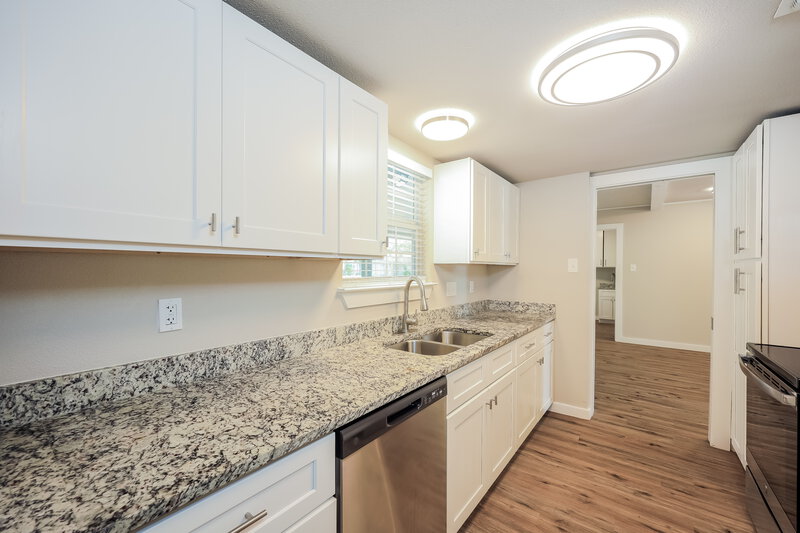 1,905/Mo, 6307 Handsome Lake Dr Leon Valley, TX 78238 Kitchen View