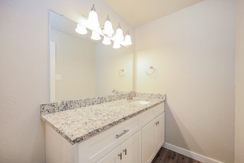 1,905/Mo, 6307 Handsome Lake Dr Leon Valley, TX 78238 Main Bathroom View