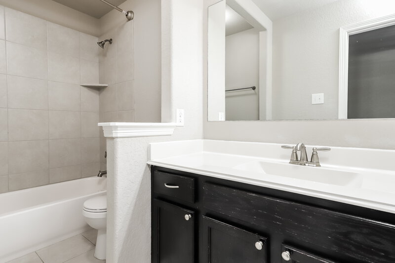 2,855/Mo, 3106 Magnolia Mnr New Braunfels, TX 78130 Bathroom View