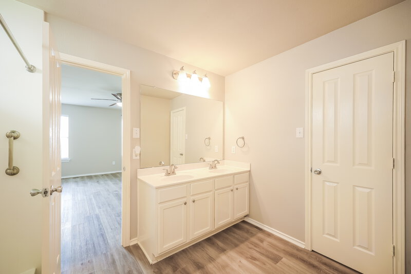 1,760/Mo, 3654 Archer Blvd New Braunfels, TX 78132 Main Bathroom View