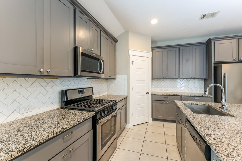 2,095/Mo, 10526 Rosalina Loop Converse, TX 78109 Kitchen View